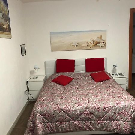 Arenada Private Rooms And Apartment Sud 卡利亚里 外观 照片