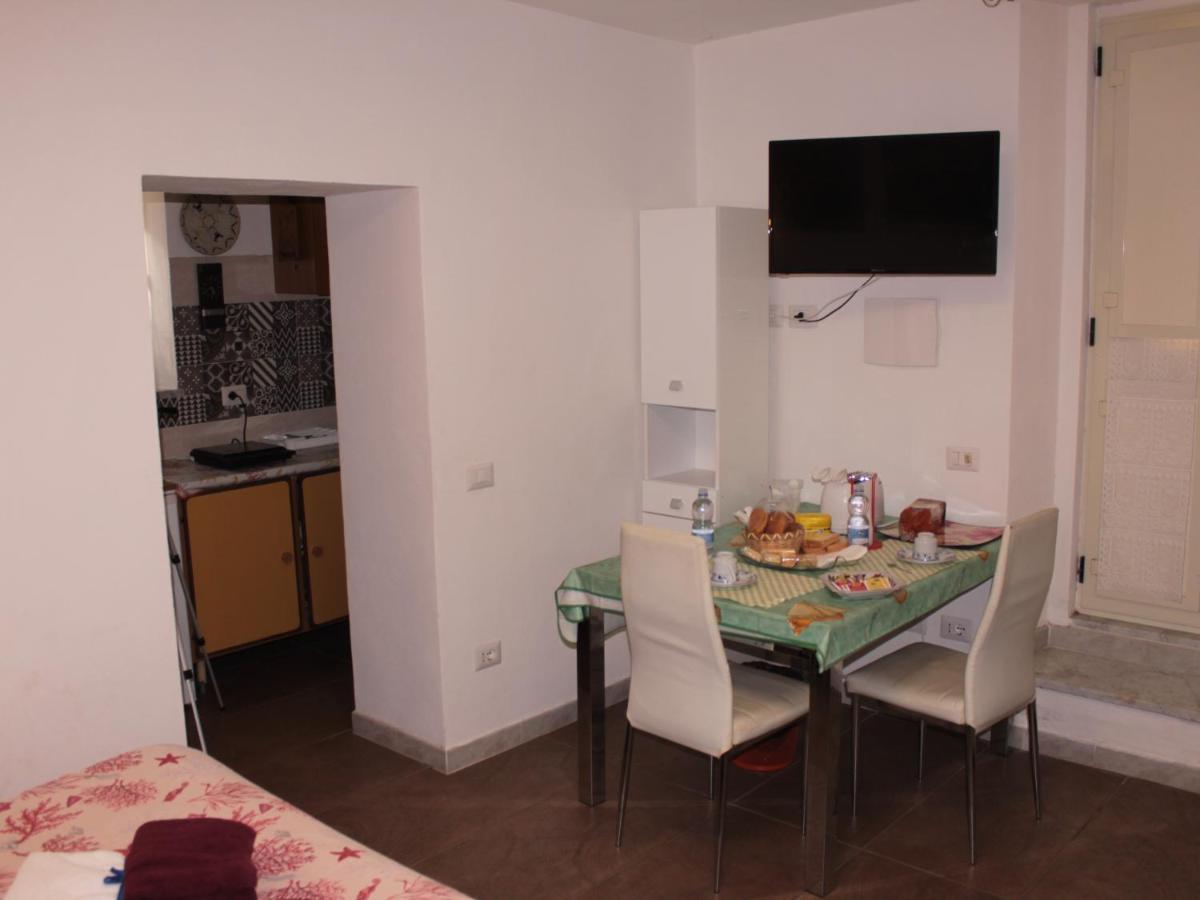 Arenada Private Rooms And Apartment Sud 卡利亚里 外观 照片