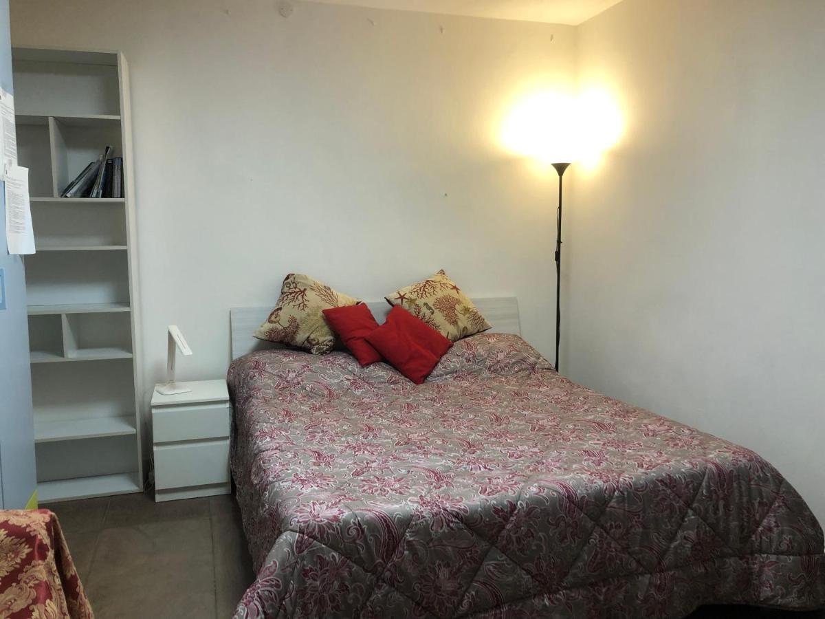 Arenada Private Rooms And Apartment Sud 卡利亚里 外观 照片