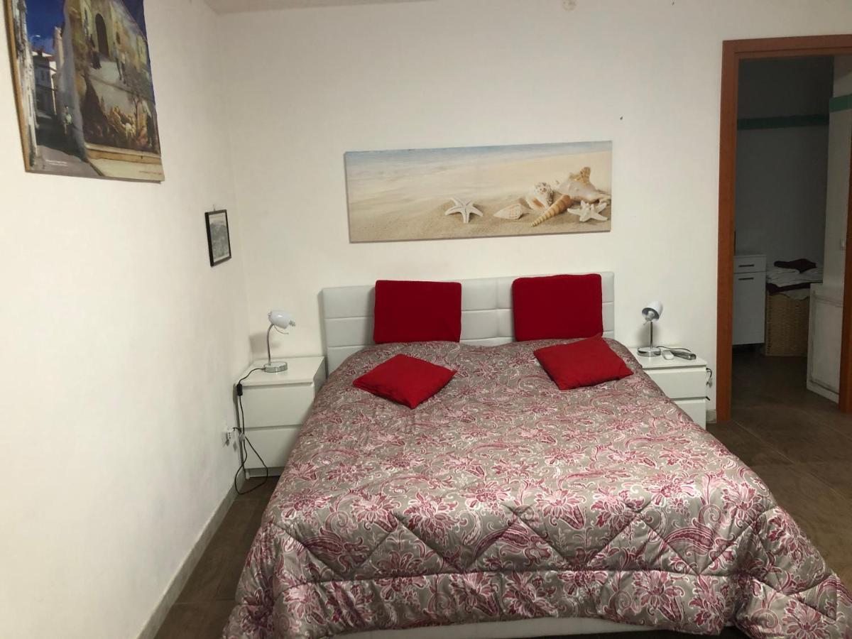 Arenada Private Rooms And Apartment Sud 卡利亚里 外观 照片