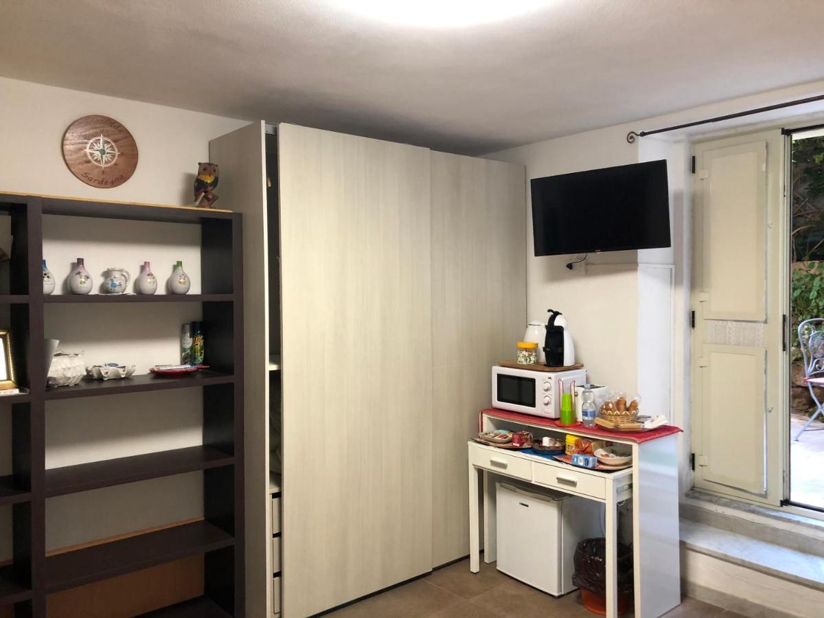Arenada Private Rooms And Apartment Sud 卡利亚里 外观 照片
