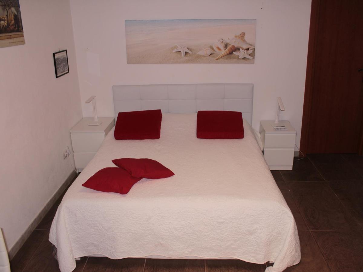 Arenada Private Rooms And Apartment Sud 卡利亚里 外观 照片