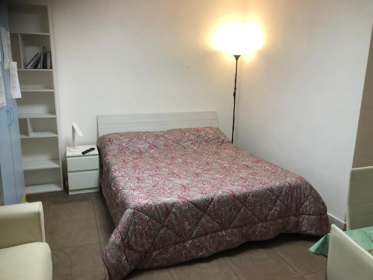 Arenada Private Rooms And Apartment Sud 卡利亚里 外观 照片