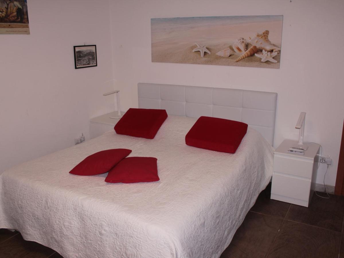 Arenada Private Rooms And Apartment Sud 卡利亚里 外观 照片