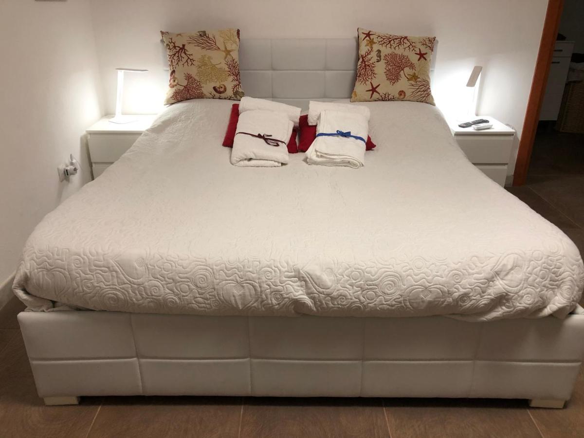 Arenada Private Rooms And Apartment Sud 卡利亚里 外观 照片