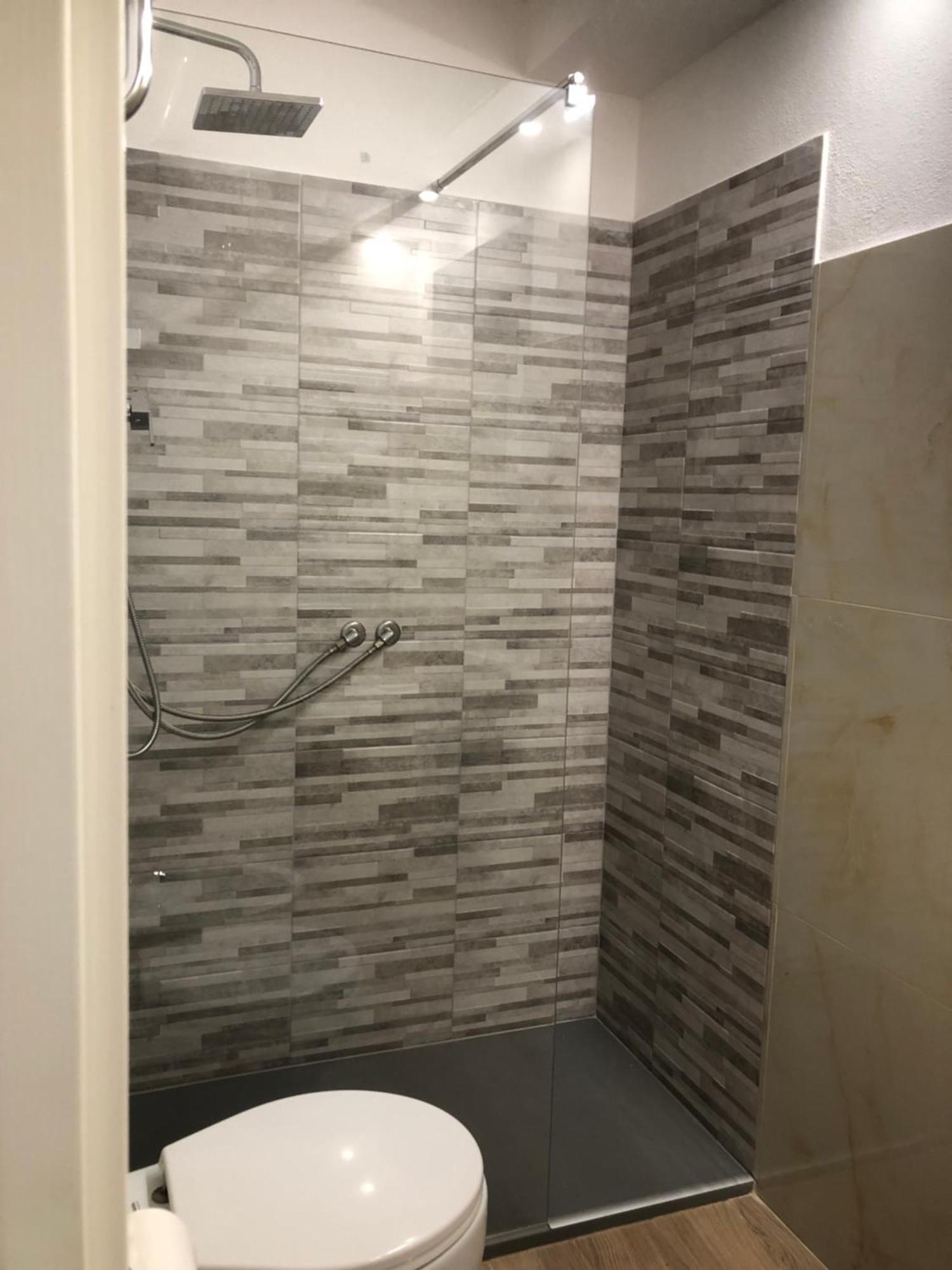 Arenada Private Rooms And Apartment Sud 卡利亚里 外观 照片